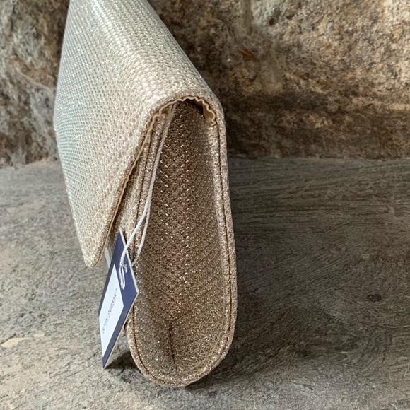 Metallic clutch bag - Picture 3 of 5